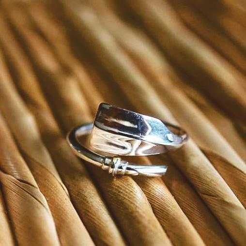 Rowing Cleaver Oar Ring - Sports Jewelry